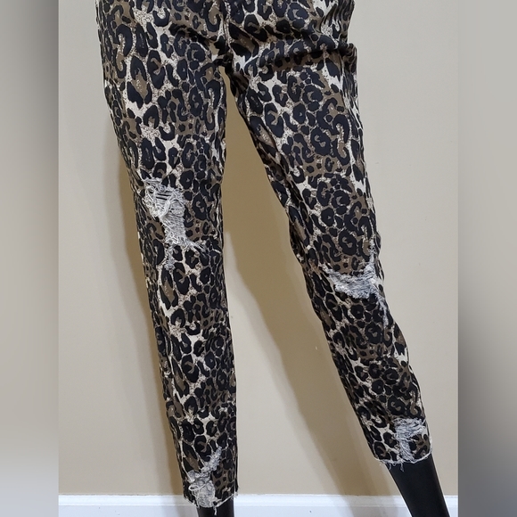 High Rise Leopard Print Joggers - Picture 7 of 9